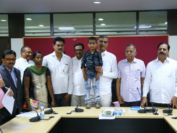 వందలాది మంది ఇంజనీర్ల సమక్షంలో....