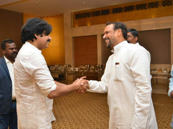 పవన్ కళ్యాణ్ ప్రశ్నించడం ముఖ్యం పవన్ కళ్యాణ్ ప్రశ్నించడం ముఖ్యం