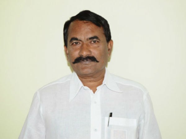 మాజీకి మద్దతిస్తూ..