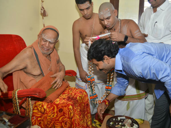 వైఎస్ జగన్‌కు ఆశీస్సులు....