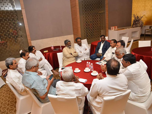 వైసీపీ నేత తోట చంద్రశేఖర్ హజరు