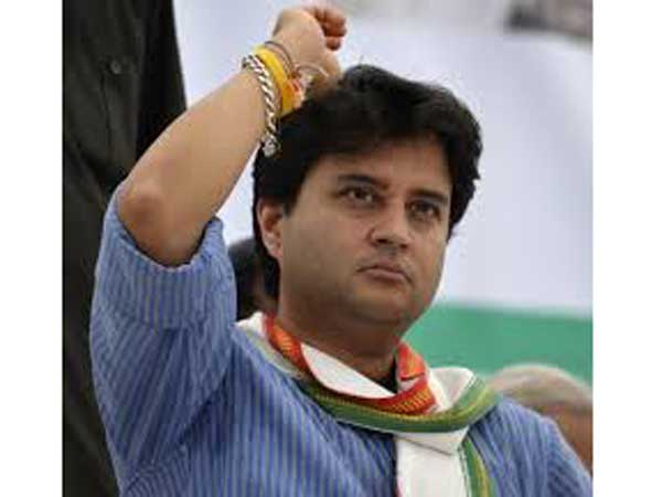 సీఎం అభ్యర్థిగా ప్రకటించాలని జ్యోతిరాదిత్య డిమాండ్ సీఎం అభ్యర్థిగా ప్రకటించాలని జ్యోతిరాదిత్య డిమాండ్