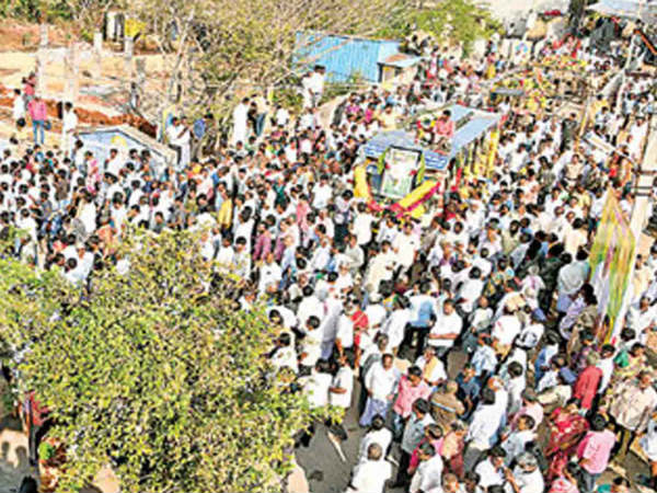  పార్టీలకు అతీతంగా...అన్ని పార్టీల నేతలు... 