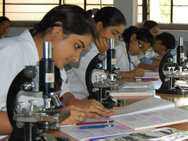 దరఖాస్తు నింపడంలో జాగరూకతతో వ్యవహరించాలి