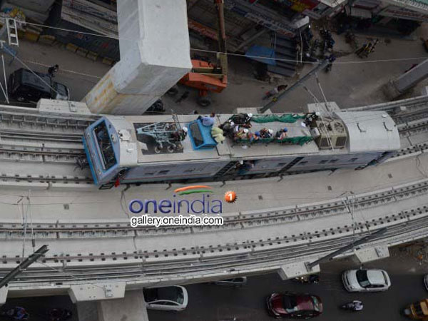 మొదట్లో ప్రయాణికుల కిటకిట...