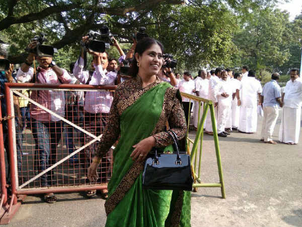 ప్రతిపక్షాలు బహిష్కరణ