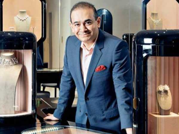 బ్యాంకు అధికారులతో కుమ్మక్కై... బ్యాంకు అధికారులతో కుమ్మక్కై...