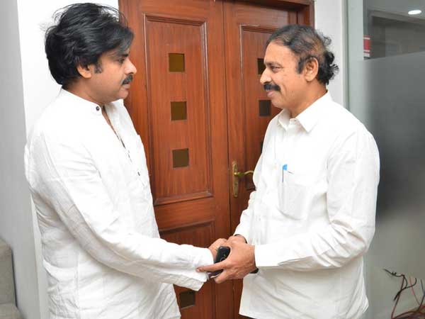 పవన్ కళ్యాణ్తో రామకృష్ణ బేటీ పవన్ కళ్యాణ్తో రామకృష్ణ బేటీ