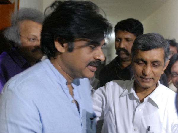 మేథావులతో కలిసి నడుస్తానని పవన్