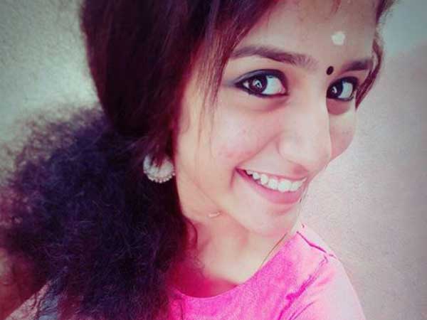 మాణిక్య మలరాయ పూవీ వీడియో సాంగ్ మాణిక్య మలరాయ పూవీ వీడియో సాంగ్