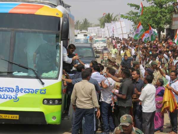 బజ్జీలకు రూ. 2 వేలు బజ్జీలకు రూ. 2 వేలు