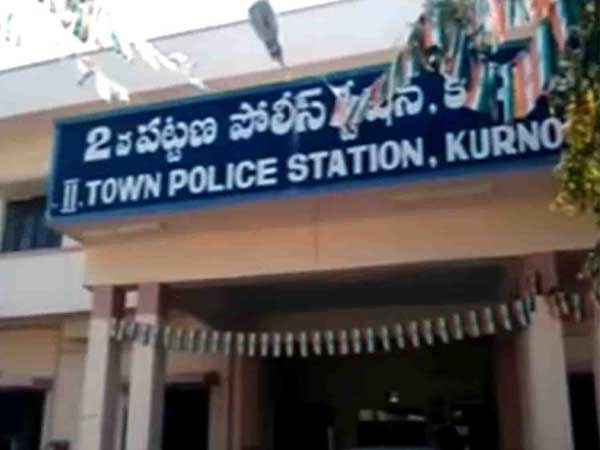  ఇంతకీ పార్టీ నిర్వహించింది...క్రిస్టల్‌క్రాప్‌