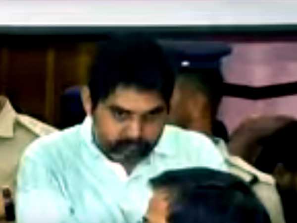  బెట్టింగ్ కింగ్ మళ్లీ దొరికాడు...ఈసారి పేకాటలో...
