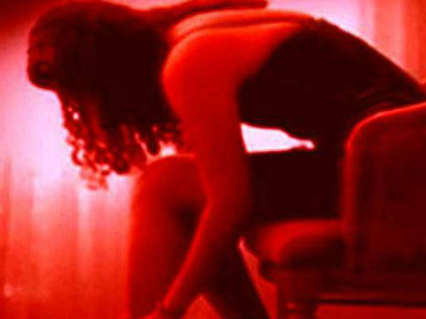 వ్యభిచార గృహలకు పిల్లల్ని విక్రయిస్తామని బెదిరింపు