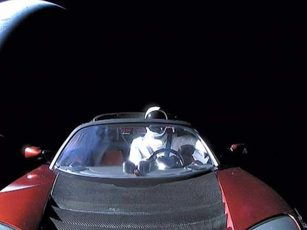  వంద కోట్ల ఏళ్లు అంతరిక్షంలోనే...