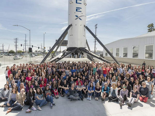 మొత్తానికి స్పేస్ ఎక్స్ సాధించింది... మొత్తానికి స్పేస్ ఎక్స్ సాధించింది...