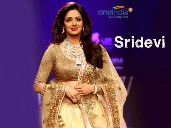 శ్రీదేవి ఇంటికి చేరుకొంటున్న అభిమానులు