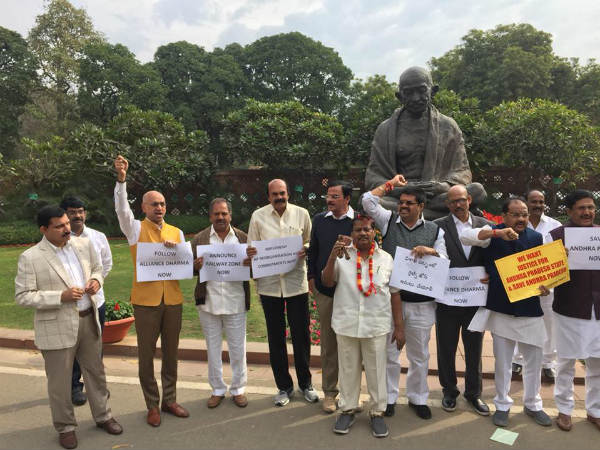 గోవిందా.. గోవిందా అంటూ నినాదాలు