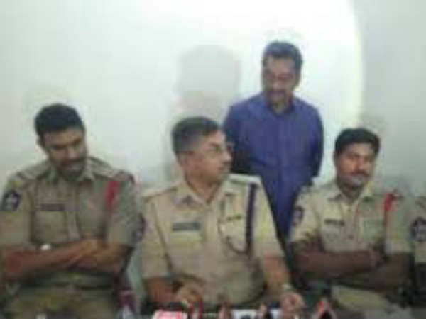  ఆచార్యుడిపై ఆరోపణలు...అరెస్ట్