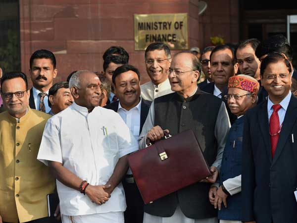 ఆగ్రహంతో ఉన్నారని నేతలు, కుండబద్దలు ఆగ్రహంతో ఉన్నారని నేతలు, కుండబద్దలు