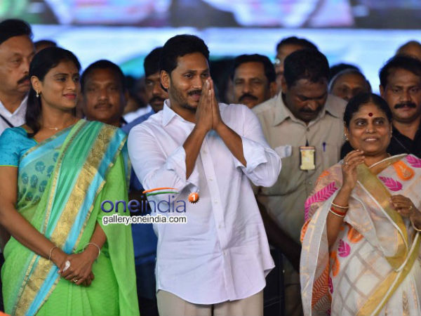 ఎన్నికల అధికారికి ఫిర్యాదు