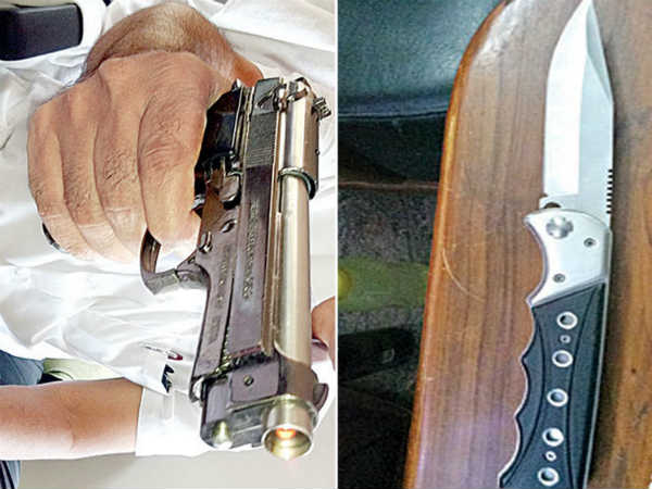  ఈ అక్రమార్కుడి దగ్గర...డమ్మీ పిస్టల్...కత్తి...ఎందుకో?...