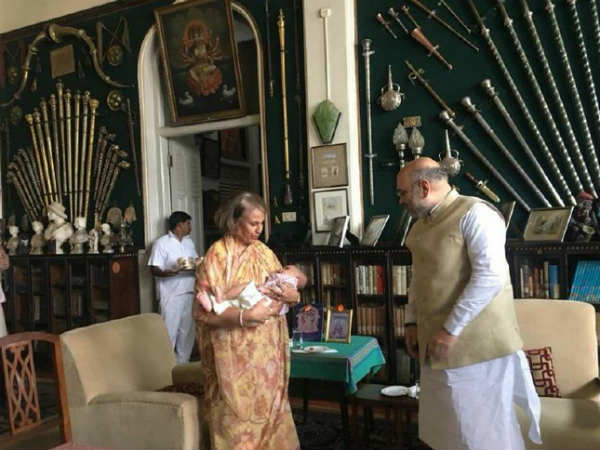  బుల్లి యువరాజుతో అమిత్ షా