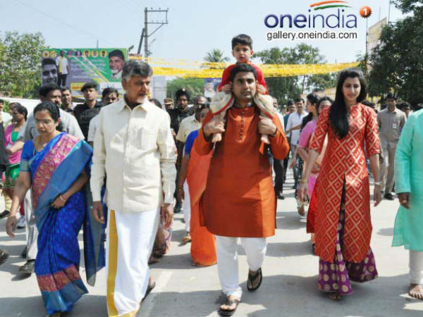 సంప్రదాయ దుస్తుల్లో చంద్రబాబు