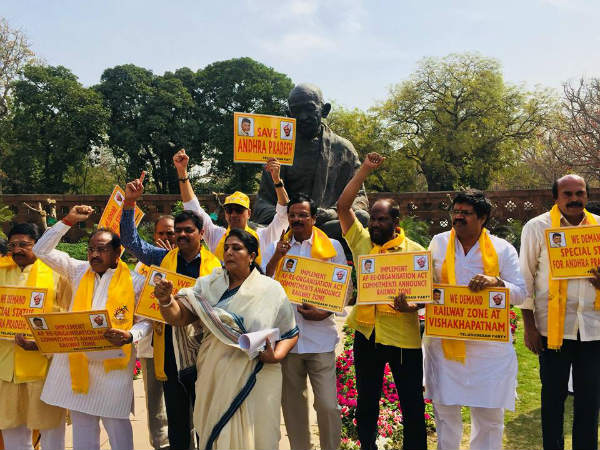 కేంద్రంతో వైసీపీ లాలూచీ