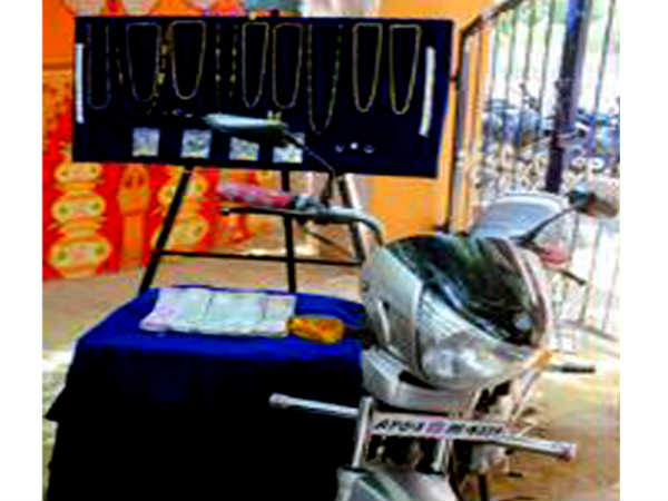 డబ్బు కోసం దొంగగా మారి...అయినా కోచింగ్ కంటిన్యూ