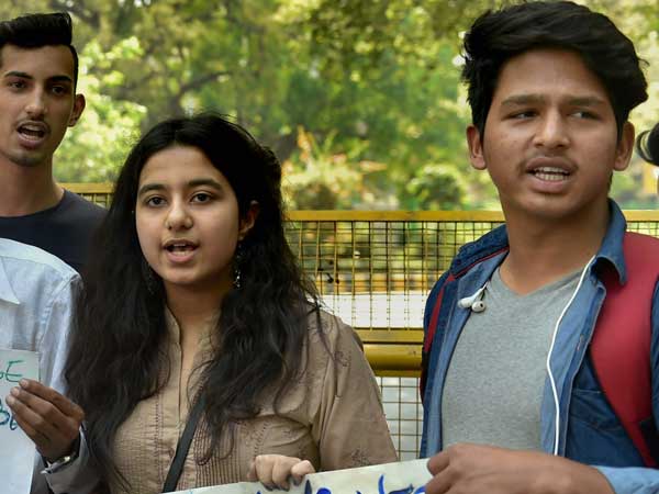  జవదేకర్ రాజీనామాకు డిమాండ్