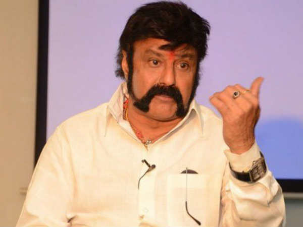  సోషల్ మీడియాలో...విమర్శల వెల్లువ... 