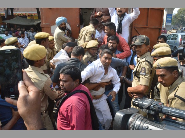 మీరు ఢిల్లీలో చేయవచ్చు, మేం హైదరాబాద్‌లో చేయొద్దా