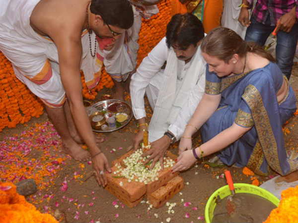 ఇల్లు కట్టి చూడు...పెళ్లి చేసి చూడు అన్నారు...