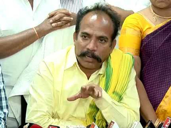 మతిలేకుండా, బీజేపీతో రహస్య ఒప్పందం