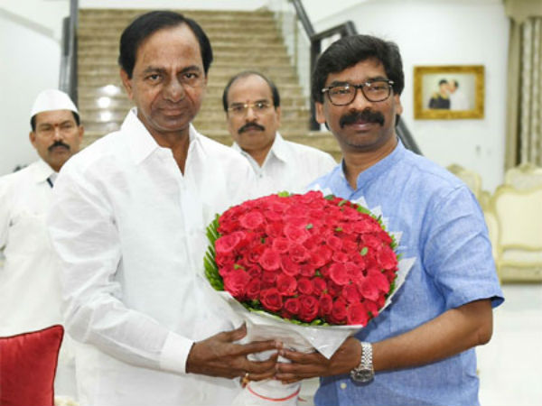 JMM leader Hemant Soren meets KCR in Hyderabad, says viable alternative for BJP will emerge JMM leader Hemant Soren meets KCR in Hyderabad, says viable alternative for BJP will emerge