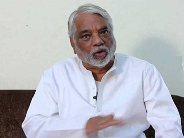 వారి ఫోన్ల వెనక