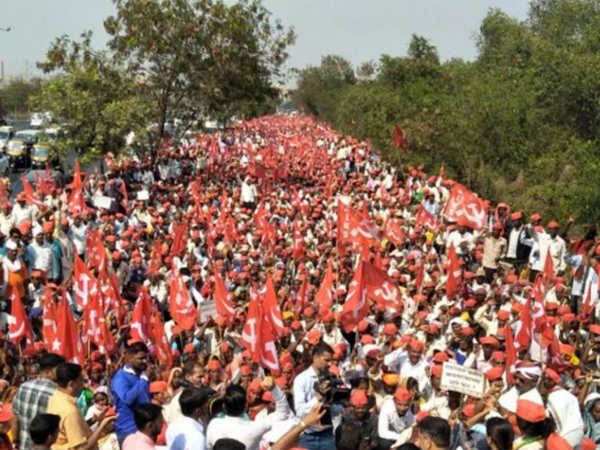 ముంబైకి వచ్చాక సబ్ కమిటీ వేస్తారా? అని నిలదీసిన విపక్షం