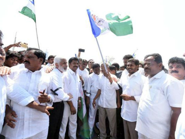  జెండా ఊపిన జగన్