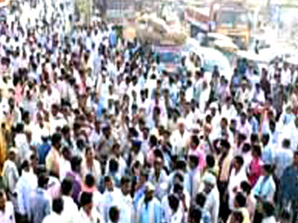 అధికారుల జోక్యం...ఆందోళన విరమణ...