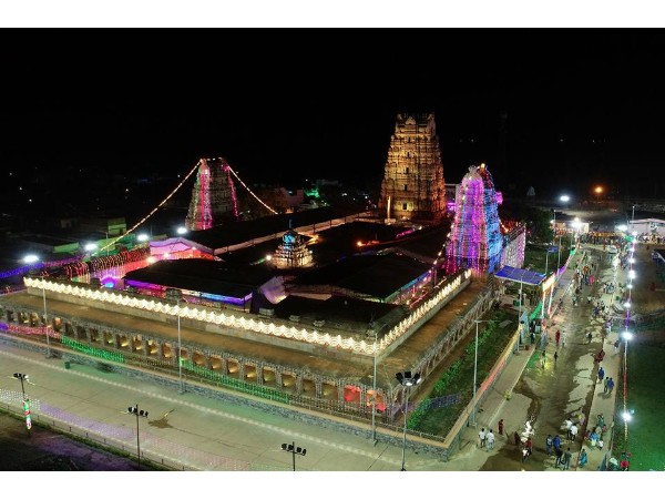 చంద్రుడి సాక్షిగా వైభవంగా వేడుకలు