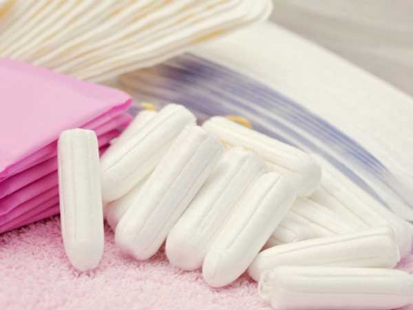 ఉప కులపతికి విద్యార్థినుల ఫిర్యాదు... ఉప కులపతికి విద్యార్థినుల ఫిర్యాదు...