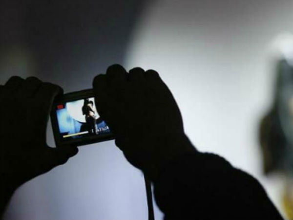 నగ్న చిత్రాలను పంపి వేధింపులు