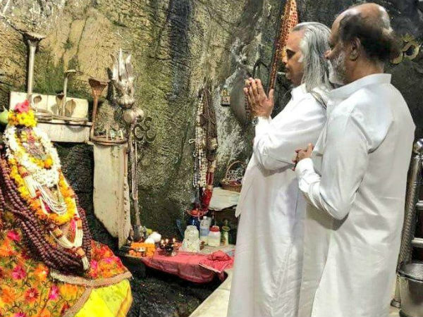 గుర్రం మీద రజనీకాంత్