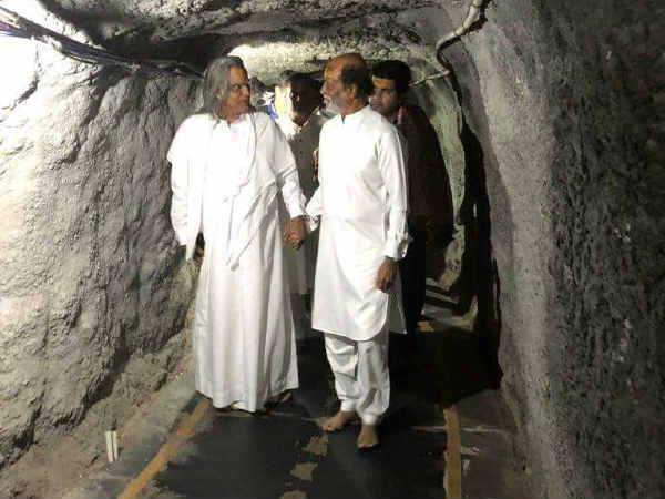 రజనీకి బాబాలు స్వాగతం