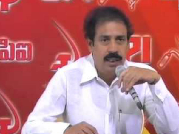  పార్లమెంటు వద్దే తిట్టుకుంటున్నారు