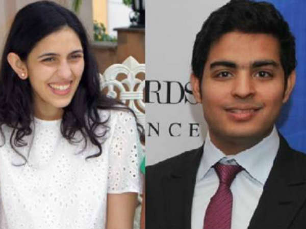  రోజీ బ్లూ డైరెక్టర్‌గా శ్లోక: