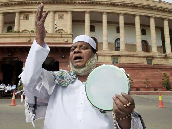 పవన్ కళ్యాణ్‌తో తిట్టిస్తారా, వెనుక బీజేపీ