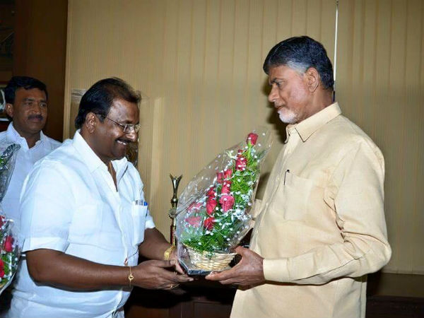 కర్నాటకలో కాంగ్రెస్‌ను గెలిపించేందుకు బాబు ప్రయత్నం