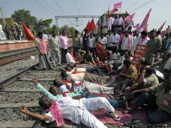 ప్రజా స్పందన...ఆందోళన స్థాయిని బట్టే...నిర్ణయాలు